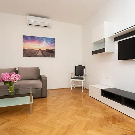 Berisha Ii Apartamento *