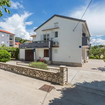 Berisha Ii Apartamento Baška